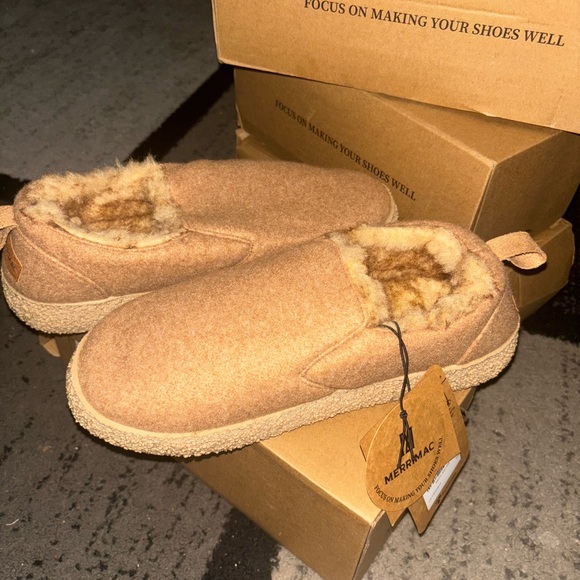Cozy & Comfortable Slip-On Slippers - Picture 4 of 5